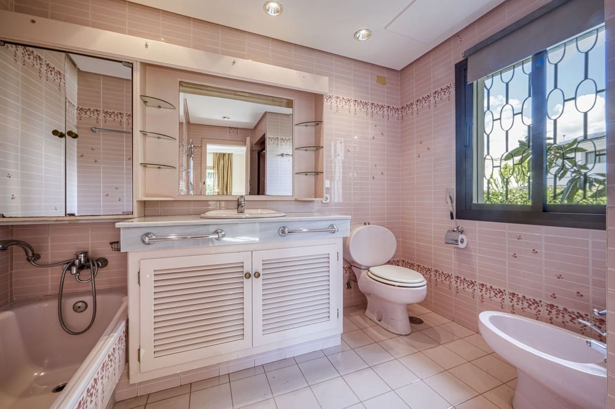 Chalet de 5 habitaciones en Los Monteros en venta con piscina garaje - 3.900.000 € (Ref: 9541788)