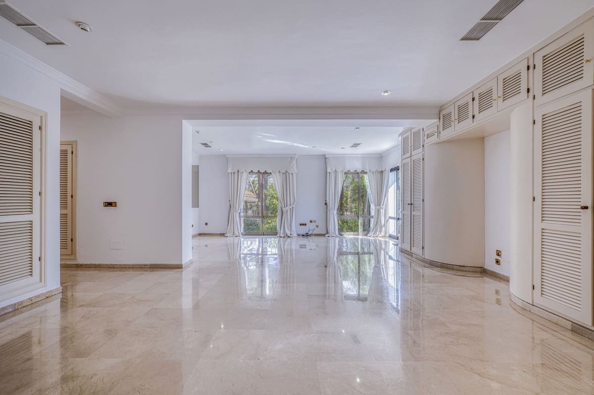 Chalet de 5 habitaciones en Los Monteros en venta con piscina garaje - 3.900.000 € (Ref: 9541788)