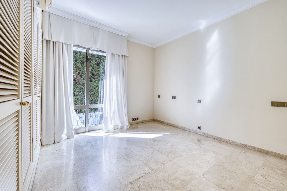 Chalet de 5 habitaciones en Los Monteros en venta con piscina garaje - 3.900.000 € (Ref: 9541788)