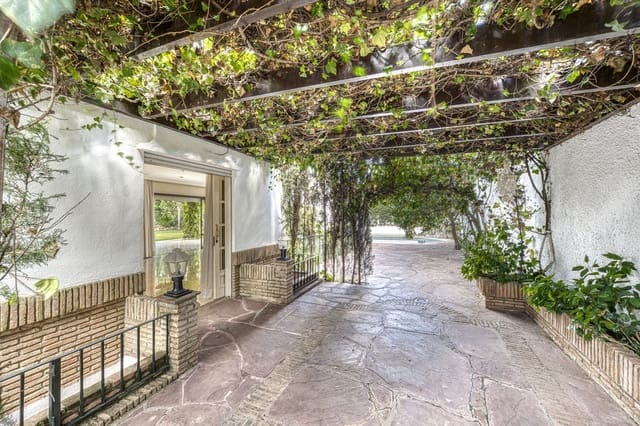 5 chambre Villa/Maison à vendre à Los Monteros, Marbella avec piscine garage - 3 900 000 € (Ref: 9541788)