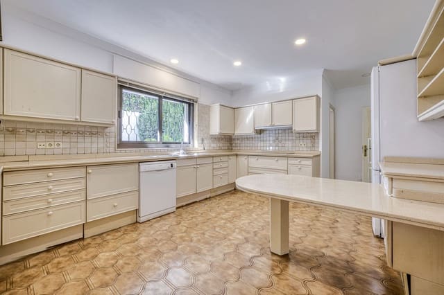 5 soverom Villa til salgs i Los Monteros, Marbella med svømmebasseng garasje - € 3 900 000 (Ref: 9541788)