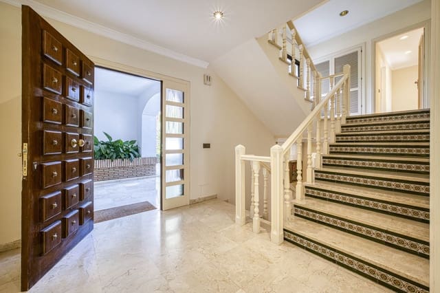 5 soverom Villa til salgs i Los Monteros, Marbella med svømmebasseng garasje - € 3 900 000 (Ref: 9541788)