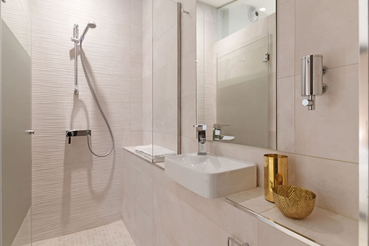 7 bedroom Villa for sale in Nueva Andalucia with garage - € 4,400,000 (Ref: 9541789)