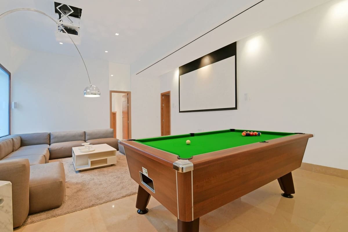 7 bedroom Villa for sale in Nueva Andalucia with garage - € 4,400,000 (Ref: 9541789)