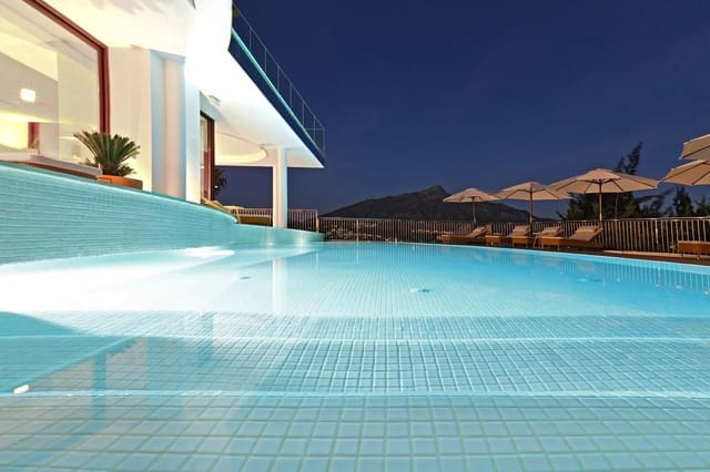 7 soverom Villa til salgs i Nueva Andalucia, Marbella med garasje - € 4 400 000 (Ref: 9541789)