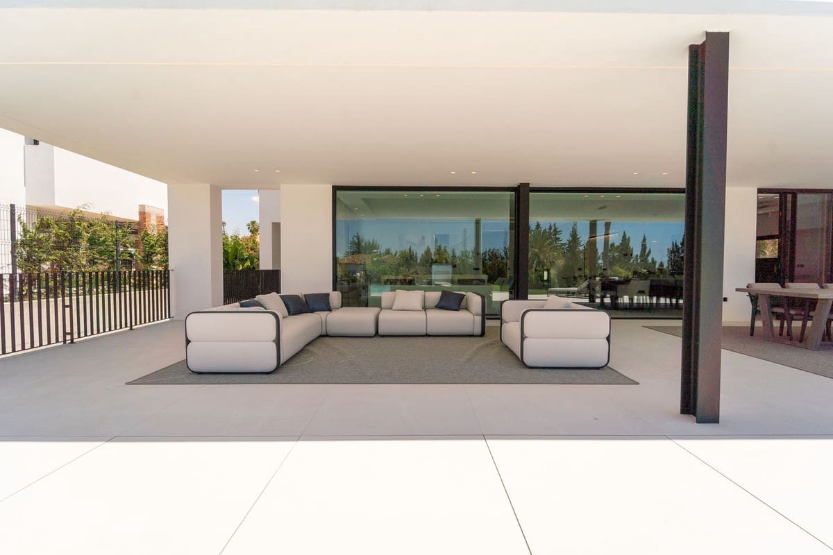 5 bedroom Villa for sale in Nueva Andalucia with pool garage - € 4,700,000 (Ref: 9541790)