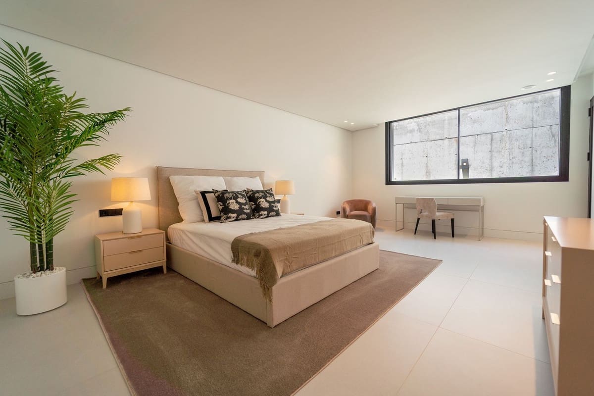 5 bedroom Villa for sale in Nueva Andalucia with pool garage - € 4,700,000 (Ref: 9541790)