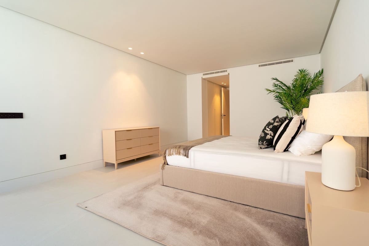 5 bedroom Villa for sale in Nueva Andalucia with pool garage - € 4,700,000 (Ref: 9541790)