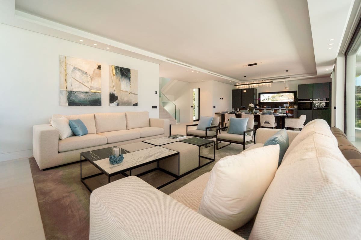 5 bedroom Villa for sale in Nueva Andalucia with pool garage - € 4,700,000 (Ref: 9541790)