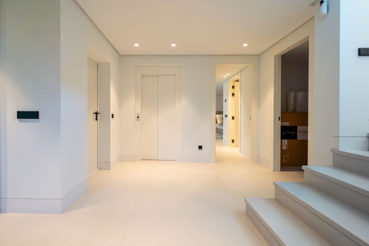 5 bedroom Villa for sale in Nueva Andalucia with pool garage - € 4,700,000 (Ref: 9541790)