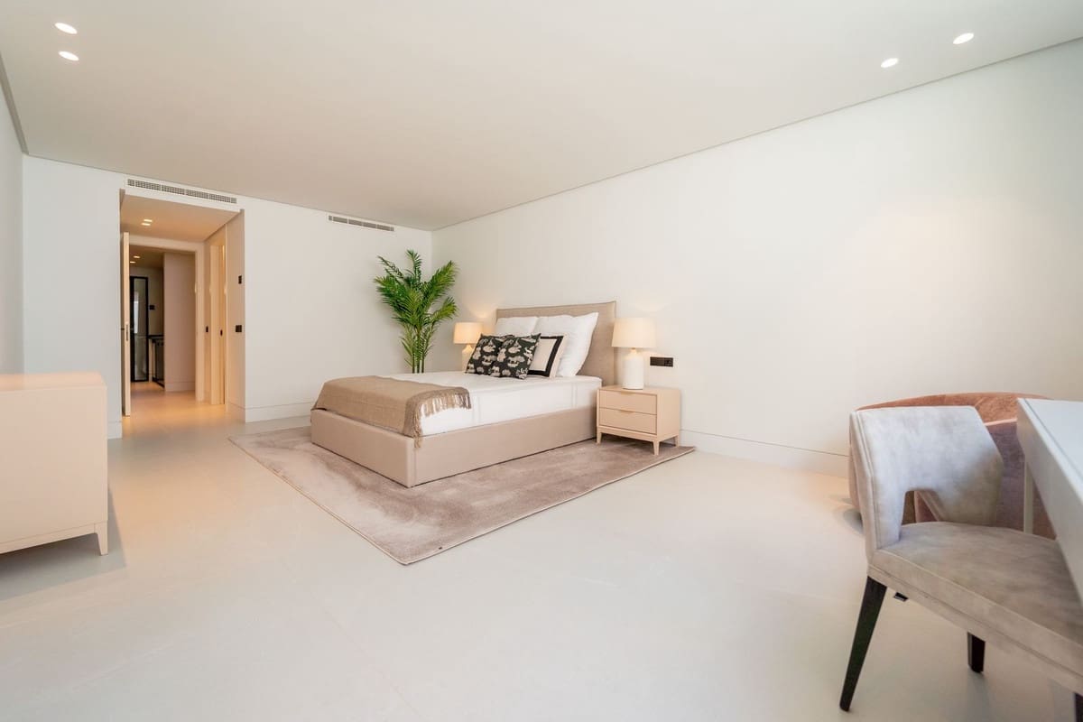 5 bedroom Villa for sale in Nueva Andalucia with pool garage - € 4,700,000 (Ref: 9541790)