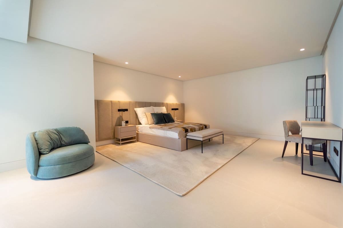 5 bedroom Villa for sale in Nueva Andalucia with pool garage - € 4,700,000 (Ref: 9541790)