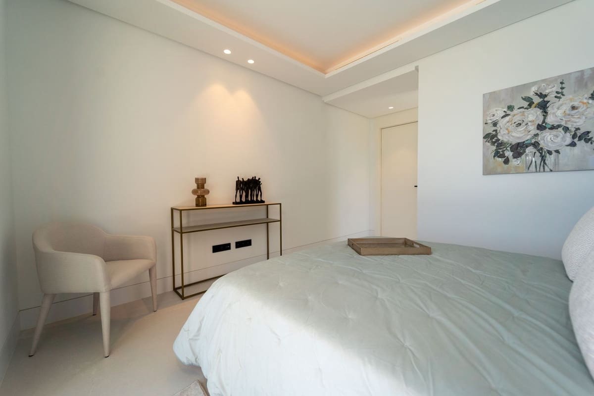 5 bedroom Villa for sale in Nueva Andalucia with pool garage - € 4,700,000 (Ref: 9541790)