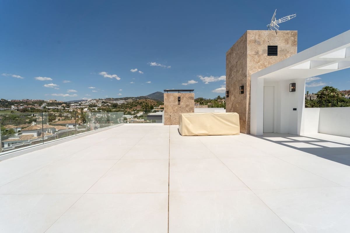 5 bedroom Villa for sale in Nueva Andalucia with pool garage - € 4,700,000 (Ref: 9541790)