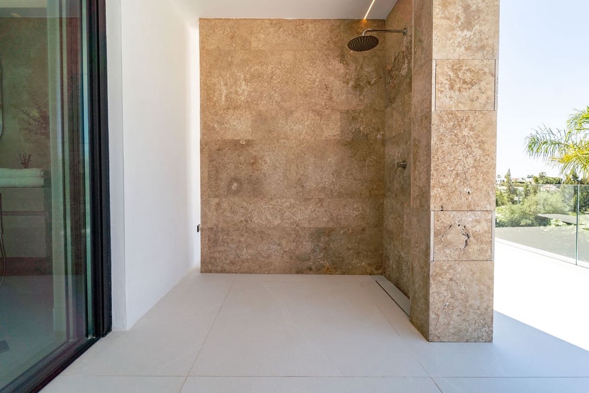 5 bedroom Villa for sale in Nueva Andalucia with pool garage - € 4,700,000 (Ref: 9541790)