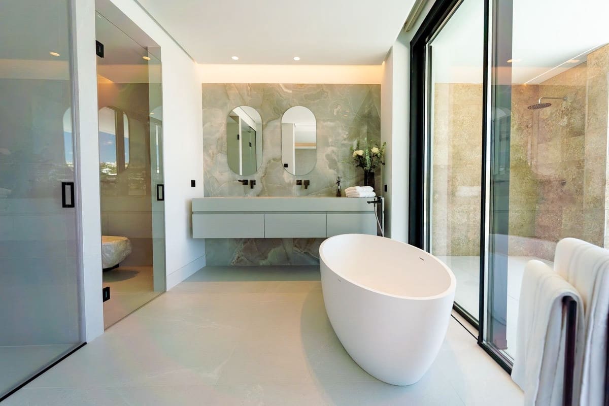 5 bedroom Villa for sale in Nueva Andalucia with pool garage - € 4,700,000 (Ref: 9541790)