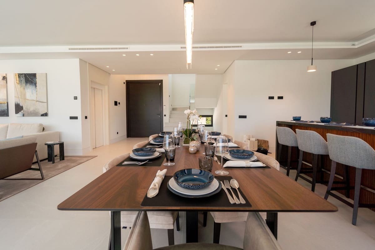 5 bedroom Villa for sale in Nueva Andalucia with pool garage - € 4,700,000 (Ref: 9541790)