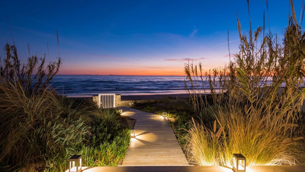 6 bedroom Villa for sale in Las Chapas with pool garage - € 6,500,000 (Ref: 9541792)