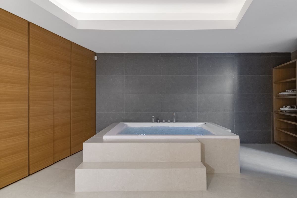 Chalet de 6 habitaciones en Las Chapas en venta con piscina garaje - 6.500.000 € (Ref: 9541792)