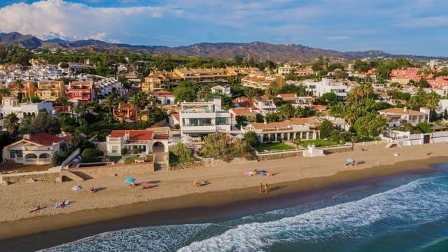 6 sypialnia Willa na sprzedaż w Las Chapas, Marbella z basenem garażem - 6 500 000 € (Ref: 9541792)