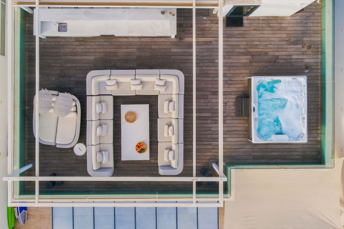 6 bedroom Villa for sale in Las Chapas with pool garage - € 6,500,000 (Ref: 9541792)