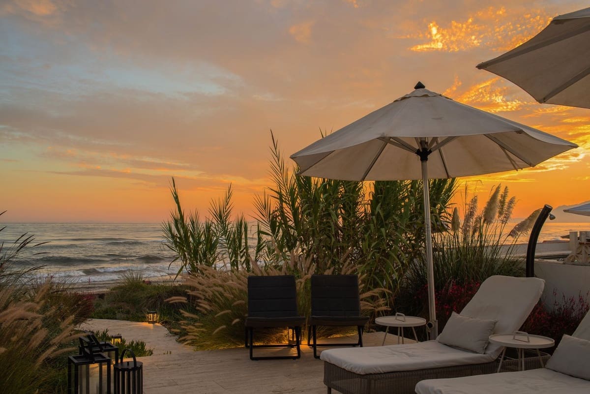 6 bedroom Villa for sale in Las Chapas with pool garage - € 6,500,000 (Ref: 9541792)