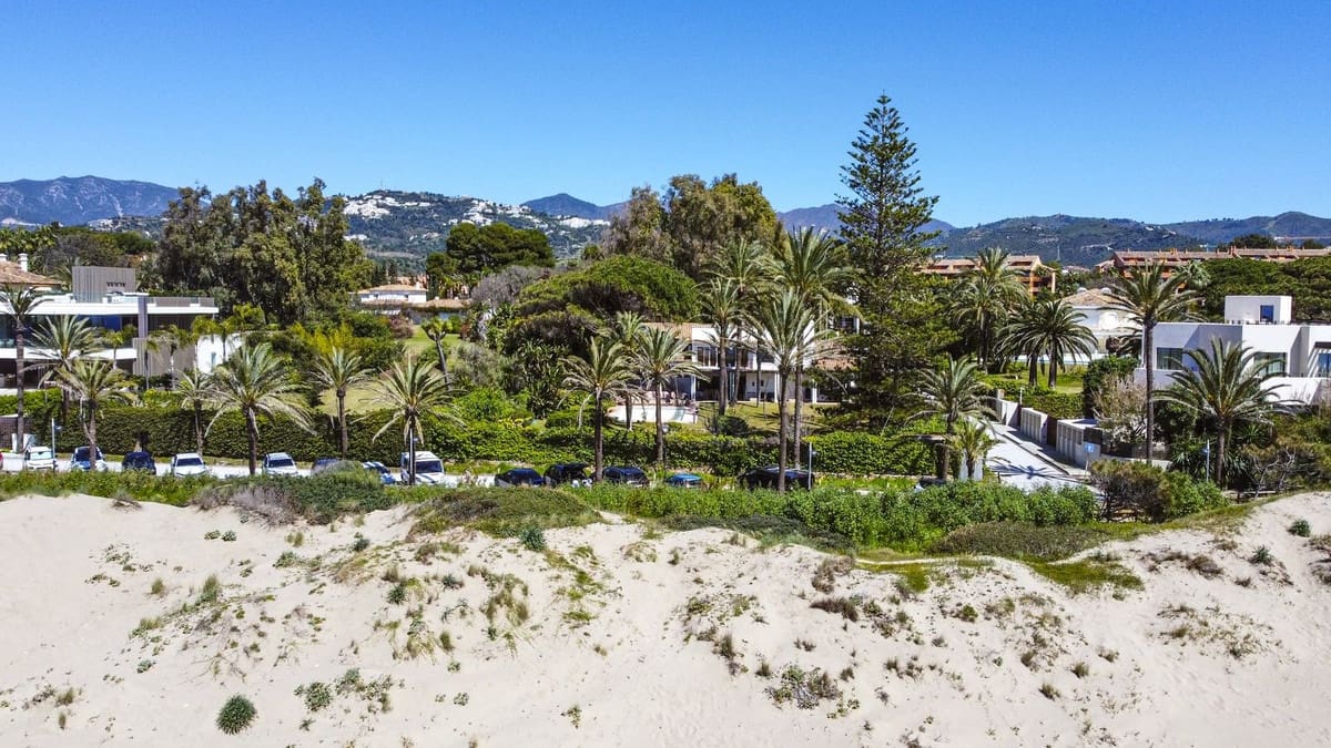 5 sovrum Villa till salu i Los Monteros med pool - 8 400 000 € (Ref: 9541793)