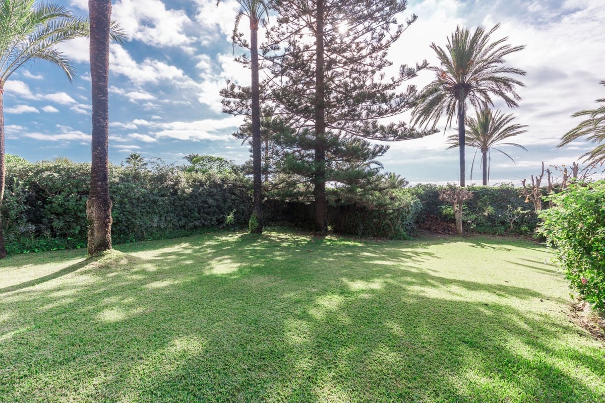 5 sovrum Villa till salu i Los Monteros med pool - 8 400 000 € (Ref: 9541793)