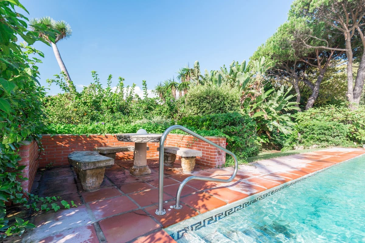 5 sovrum Villa till salu i Los Monteros med pool - 8 400 000 € (Ref: 9541793)