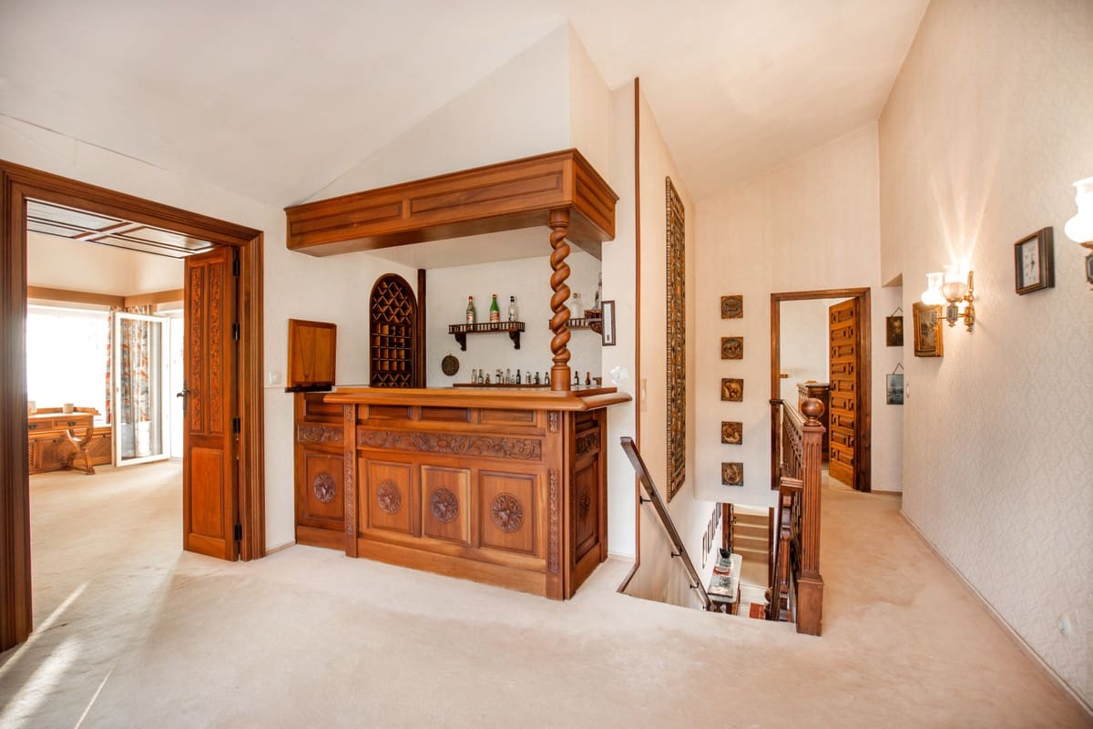 5 chambre Villa/Maison à vendre à Los Monteros avec piscine - 8 400 000 € (Ref: 9541793)