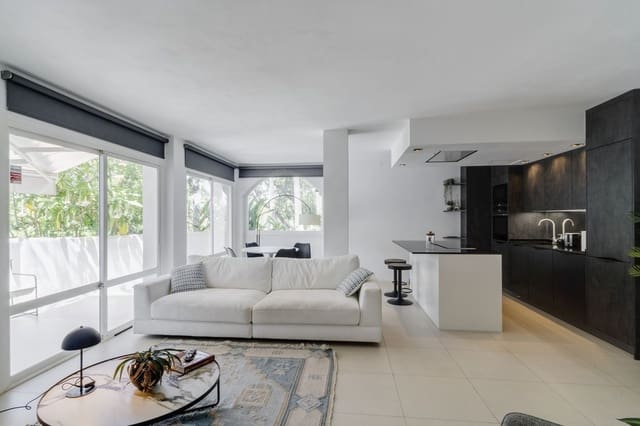 Apartamento de 2 habitaciones en La Reserva, Marbella en venta con piscina - 370.000 € (Ref: 9541794)