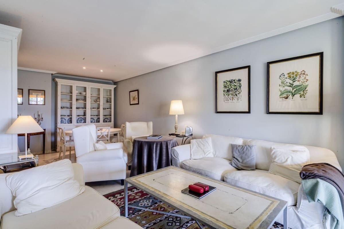 Apartamento de 2 habitaciones en Bahía de Marbella en venta con piscina garaje - 650.000 € (Ref: 9541795)