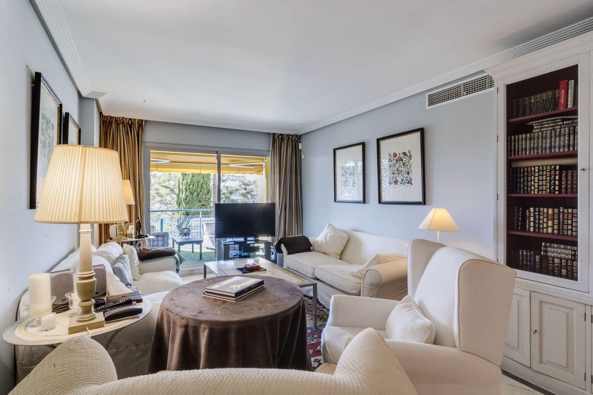 Apartamento de 2 habitaciones en Bahía de Marbella en venta con piscina garaje - 650.000 € (Ref: 9541795)