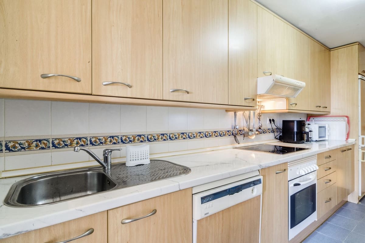 Apartamento de 2 habitaciones en Bahía de Marbella en venta con piscina garaje - 650.000 € (Ref: 9541795)