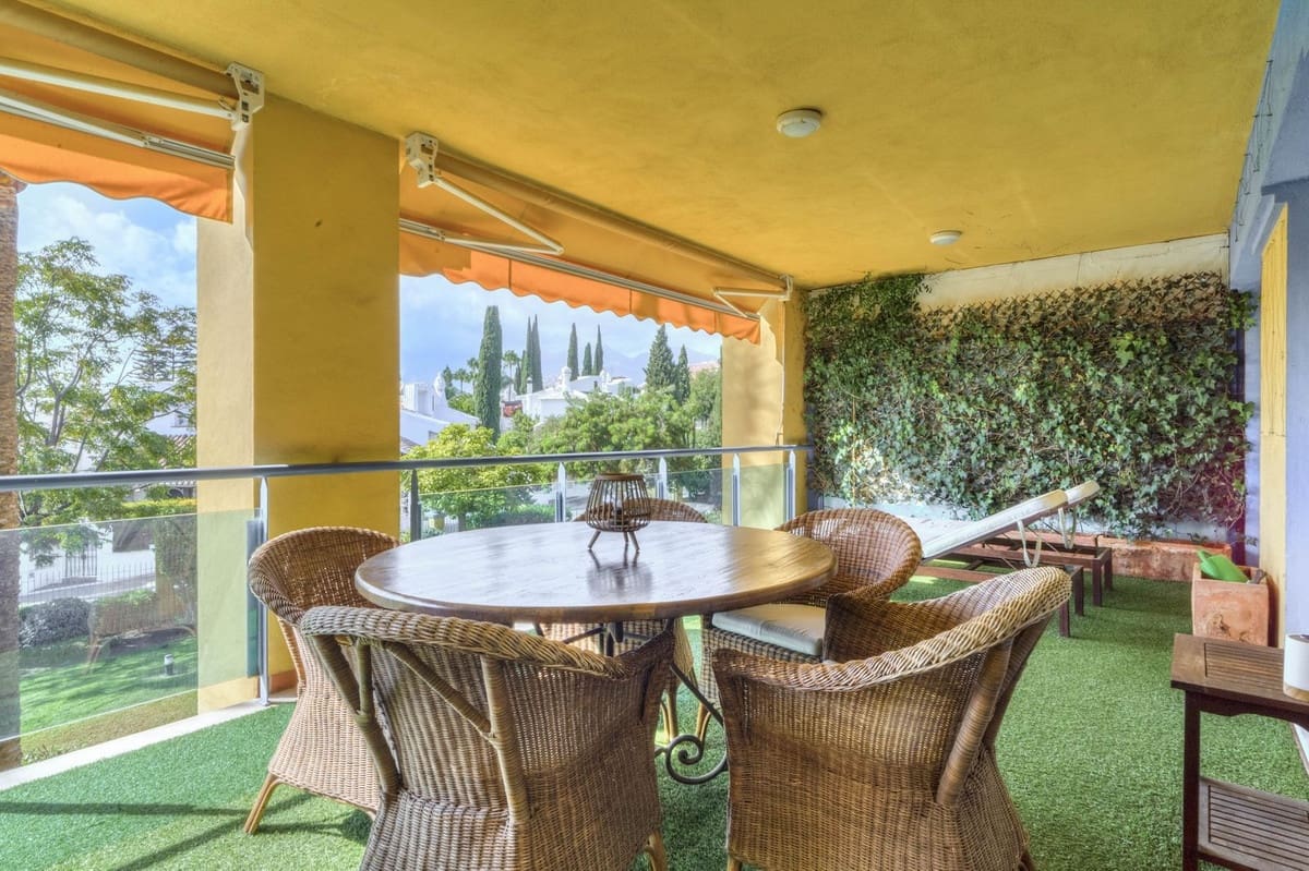Apartamento de 2 habitaciones en Bahía de Marbella en venta con piscina garaje - 650.000 € (Ref: 9541795)