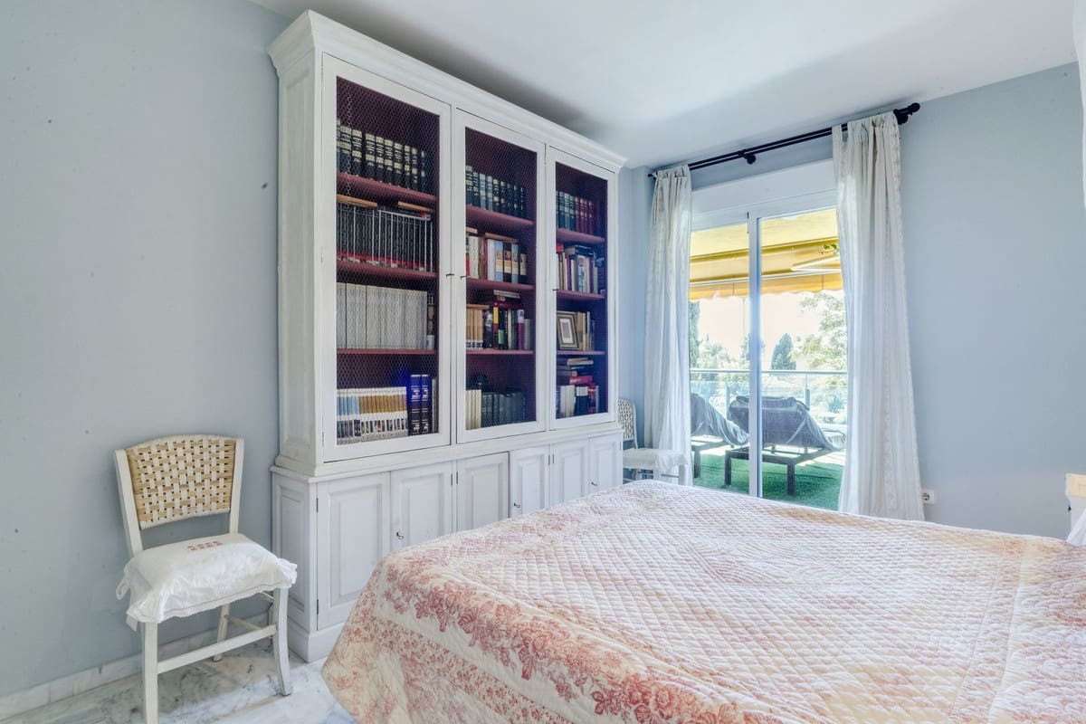 Apartamento de 2 habitaciones en Bahía de Marbella en venta con piscina garaje - 650.000 € (Ref: 9541795)