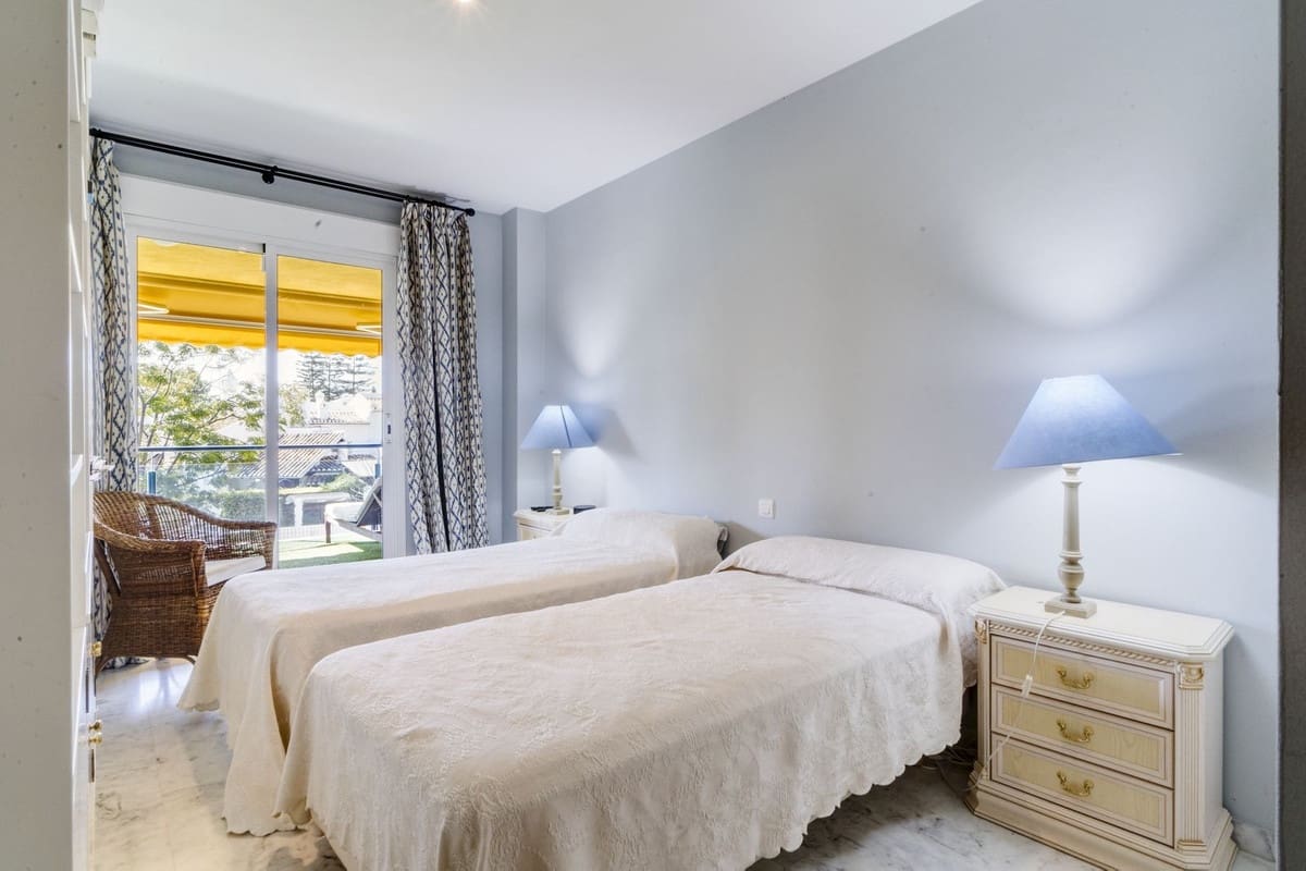 Apartamento de 2 habitaciones en Bahía de Marbella en venta con piscina garaje - 650.000 € (Ref: 9541795)
