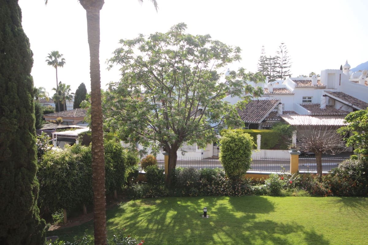 Apartamento de 2 habitaciones en Bahía de Marbella en venta con piscina garaje - 650.000 € (Ref: 9541795)