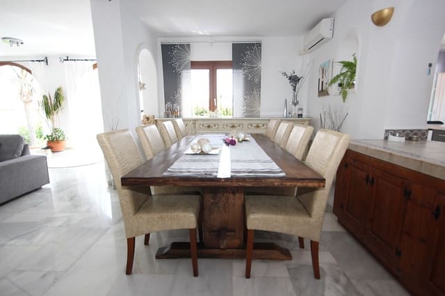 4 soveværelse Villa til leje i El Rosario, Marbella med swimmingpool - € 5.300 (Ref: 9541796)