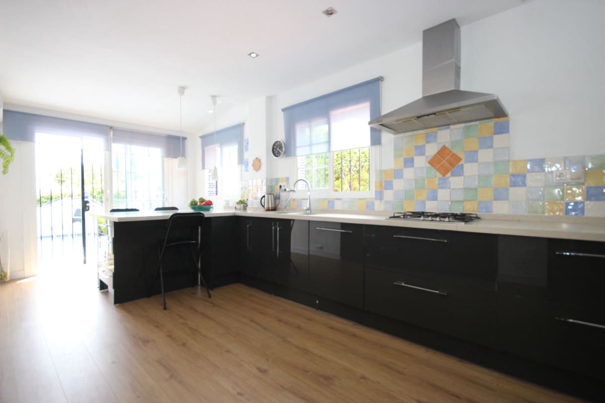 4 soveværelse Villa til leje i El Rosario med swimmingpool - € 5.300 (Ref: 9541796)