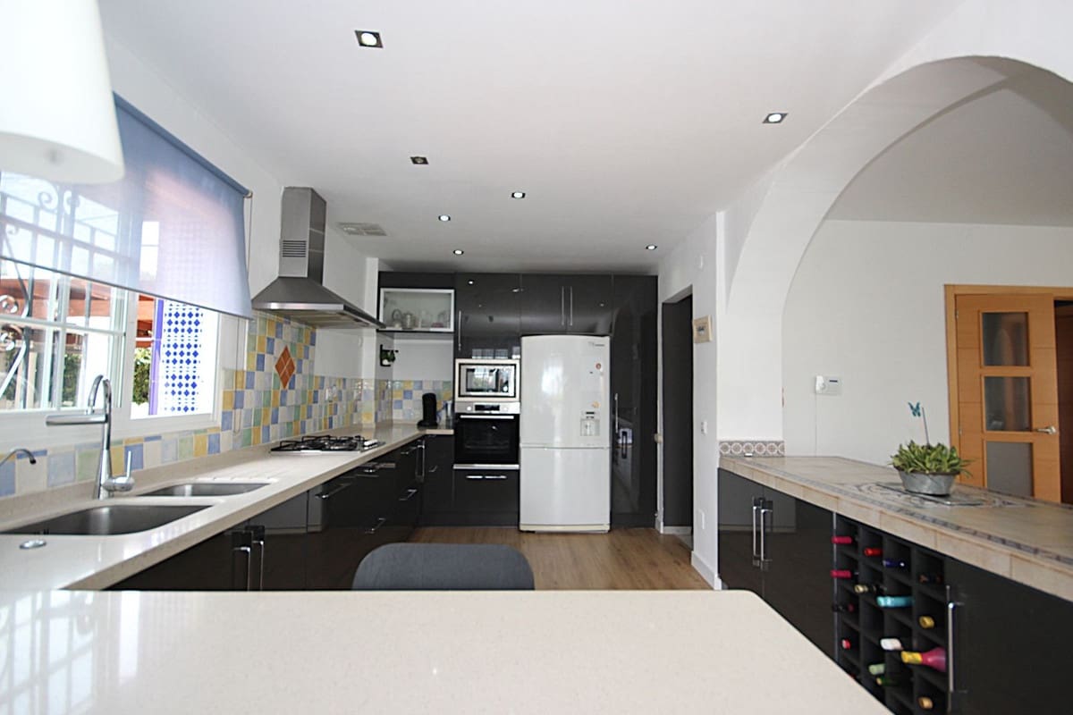 4 soveværelse Villa til leje i El Rosario med swimmingpool - € 5.300 (Ref: 9541796)