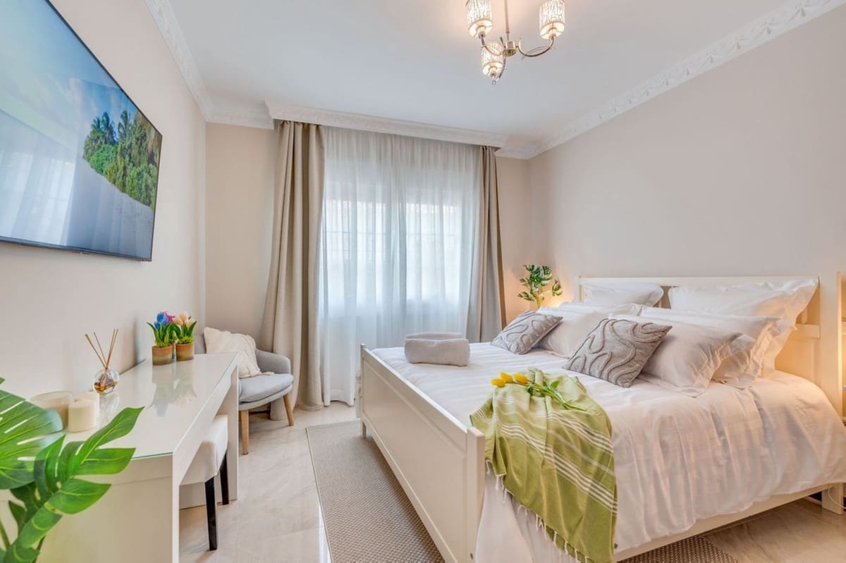 6 bedroom Villa for sale in Marbesa with pool garage - € 2,400,000 (Ref: 9541797)