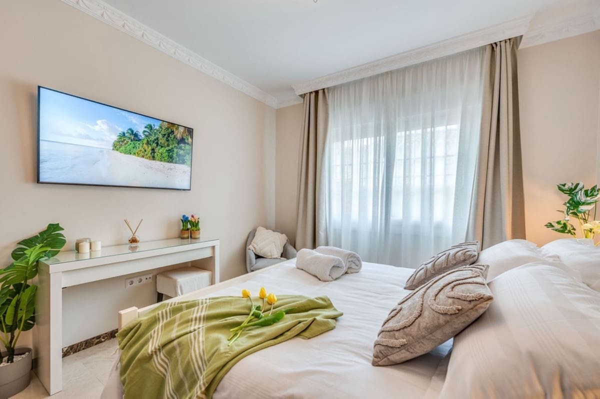 6 bedroom Villa for sale in Marbesa with pool garage - € 2,400,000 (Ref: 9541797)