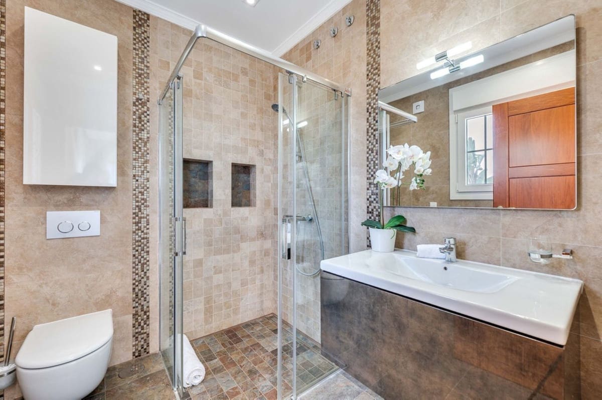 6 bedroom Villa for sale in Marbesa with pool garage - € 2,400,000 (Ref: 9541797)