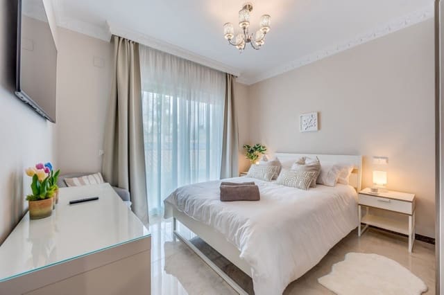 6 bedroom Villa for sale in Marbesa, Marbella with pool garage - € 2,400,000 (Ref: 9541797)