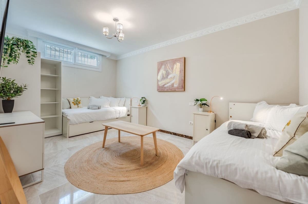 6 bedroom Villa for sale in Marbesa with pool garage - € 2,400,000 (Ref: 9541797)