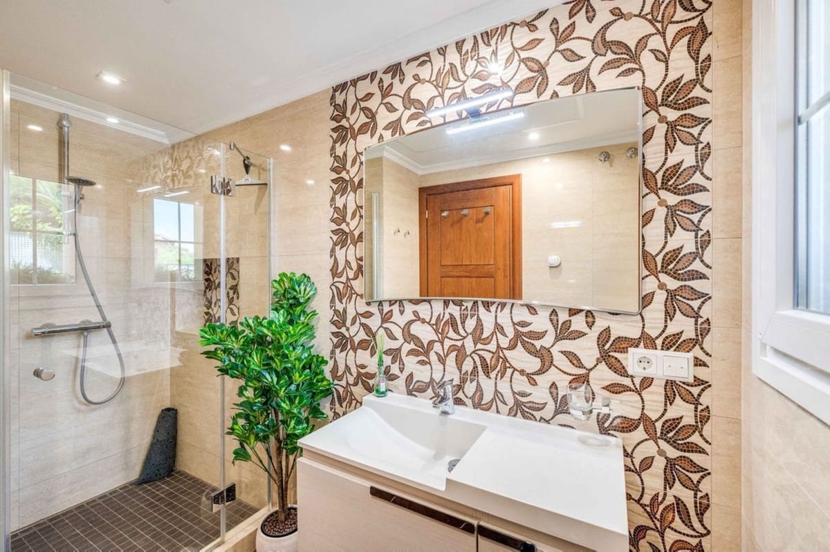 6 bedroom Villa for sale in Marbesa with pool garage - € 2,400,000 (Ref: 9541797)