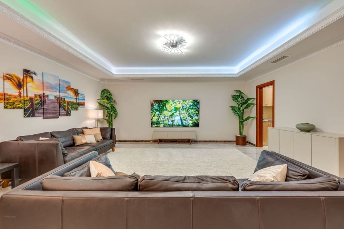 6 bedroom Villa for sale in Marbesa with pool garage - € 2,400,000 (Ref: 9541797)