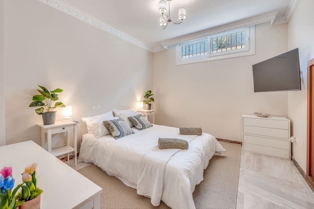 6 bedroom Villa for sale in Marbesa with pool garage - € 2,400,000 (Ref: 9541797)