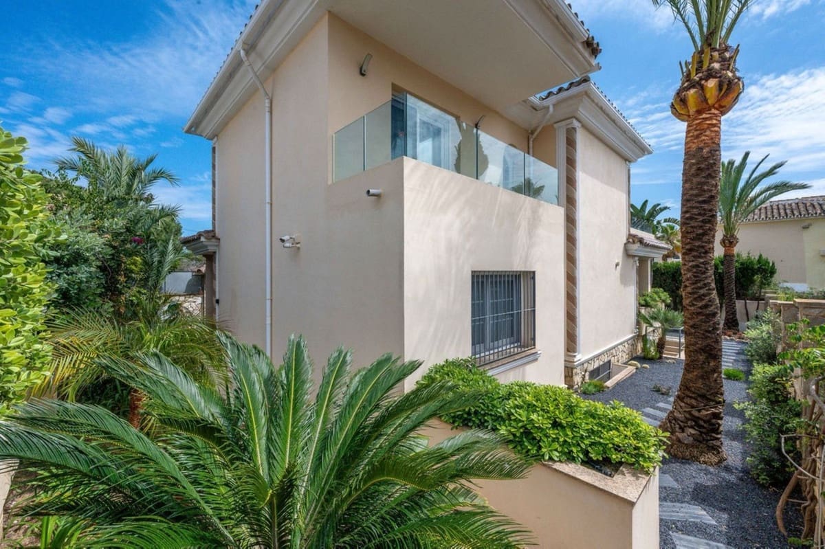 6 bedroom Villa for sale in Marbesa with pool garage - € 2,400,000 (Ref: 9541797)